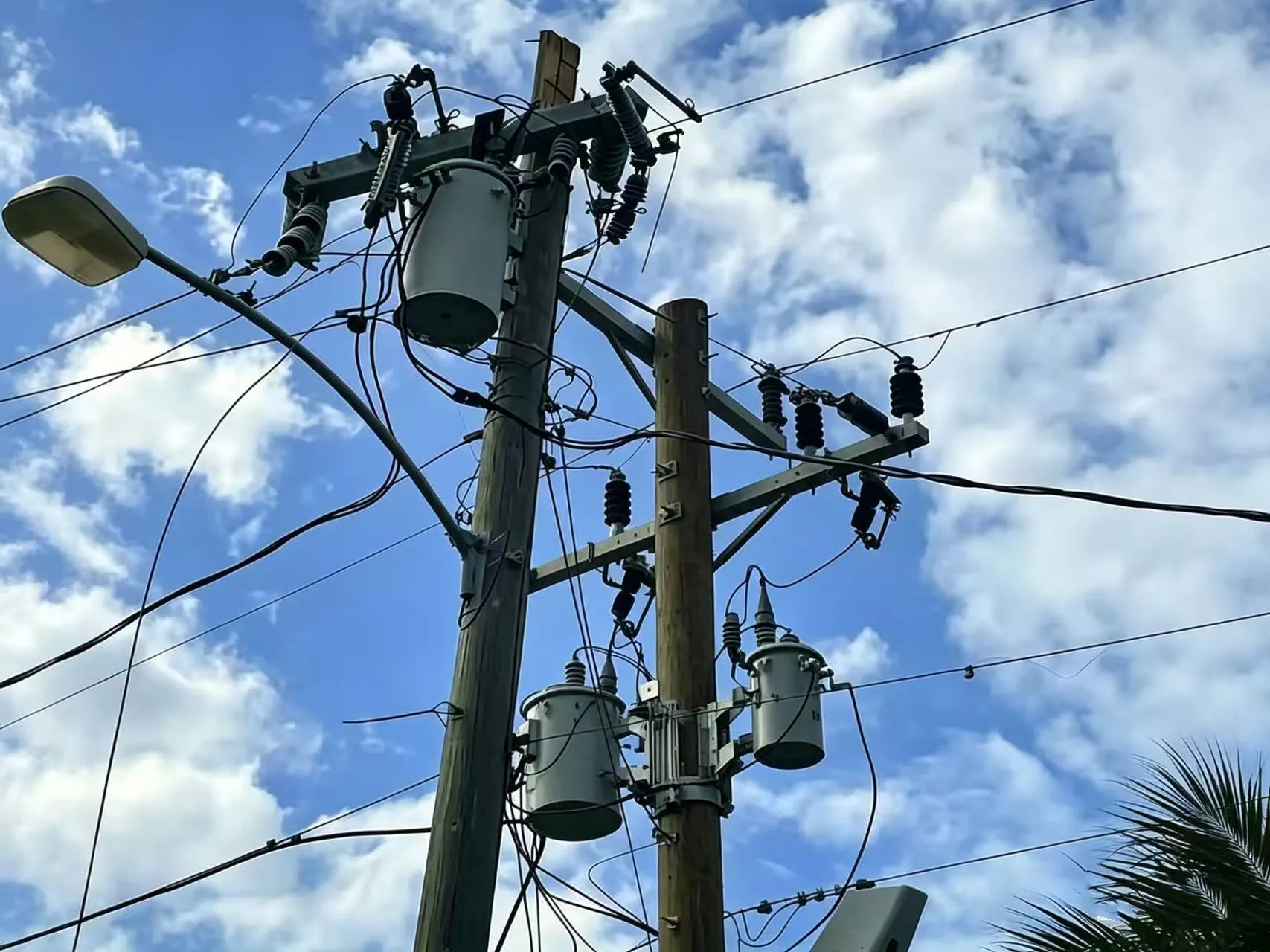 Projetos de transformadores montados em poste