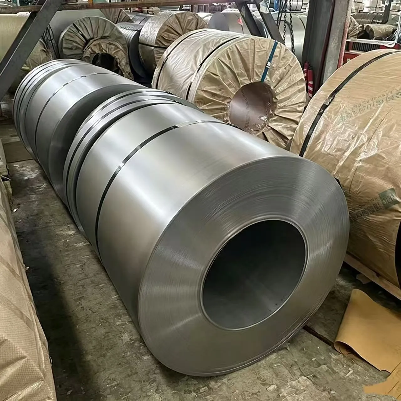 Bobina de a&ccedil;o sil&iacute;cio orientada a gr&atilde;os laminados a frio de baixa perda para equipamentos de energia