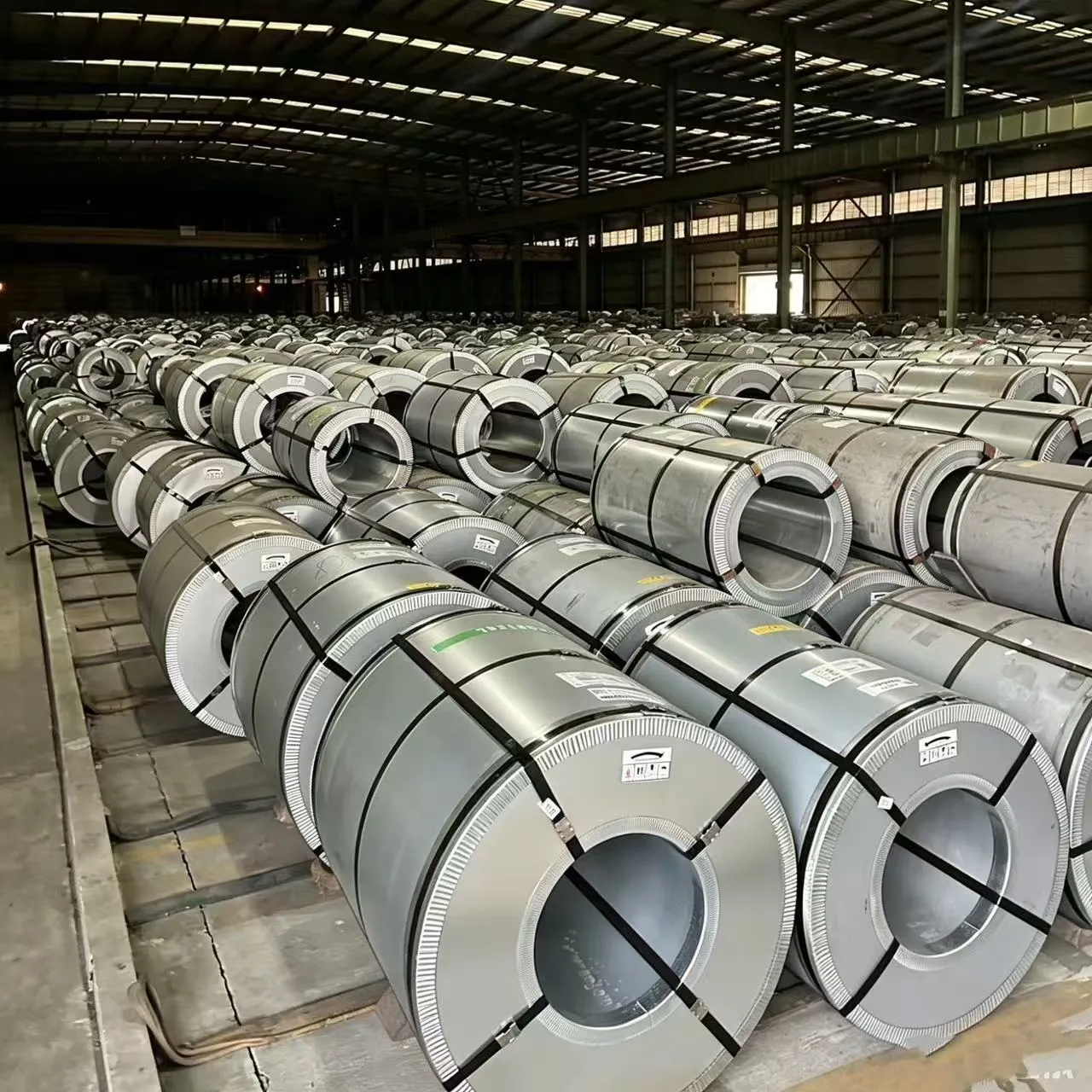 Bobina de a&ccedil;o sil&iacute;cio orientada a gr&atilde;os laminados a frio de baixa perda para equipamentos de energia